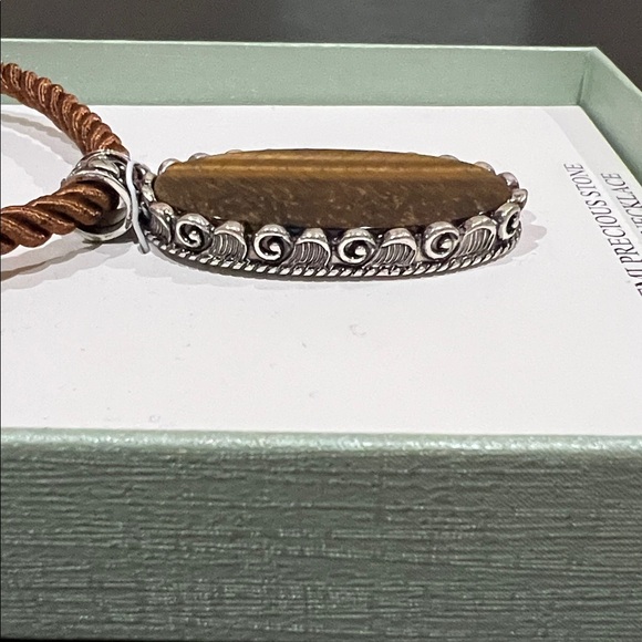 ATTERRI | Semi Precious Stone Statement Piece Necklace - Picture 4 of 10